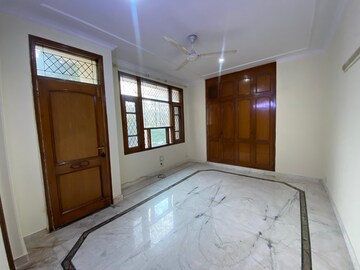 Room in 4 BHK Builder Floor at Defence Colony – for Rent