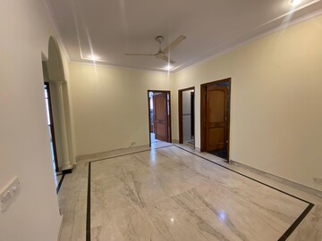 Room in 4 BHK Builder Floor at Defence Colony – for Rent