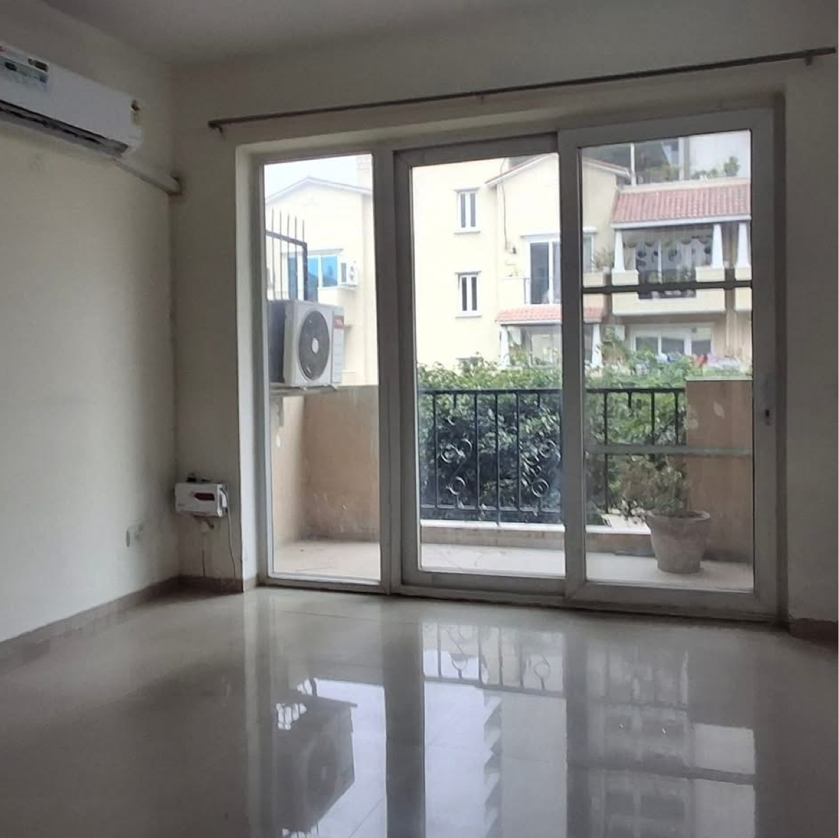 3.5 BHK + Study Room Apartment For Rent in Emaar MGF Emerald Hills