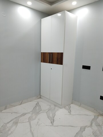 Room in 3 BHK Apartment at Khirki Extension – for Rent