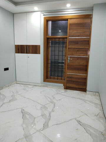 Room in 3 BHK Apartment at Khirki Extension – for Rent