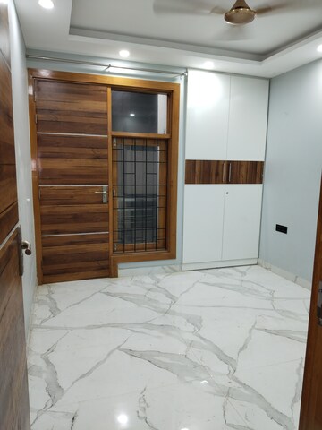Room in 3 BHK Apartment at Khirki Extension – for Rent