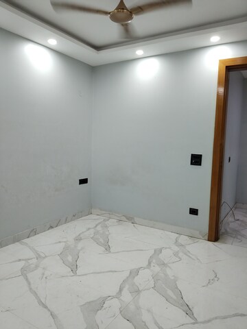 Room in 3 BHK Apartment at Khirki Extension – for Rent