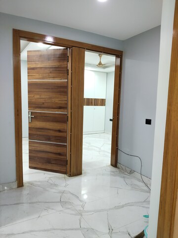 Room in 3 BHK Apartment at Khirki Extension – for Rent
