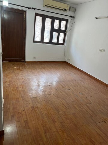 Room in 3 BHK Builder Floor at Green Park – for Rent