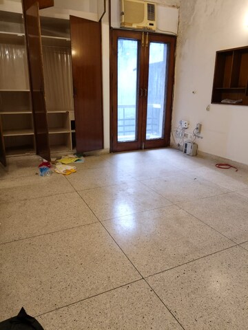 Room in 3 BHK Builder Floor at Greater Kailash Part 3 – for Rent