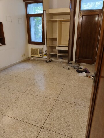 Room in 3 BHK Builder Floor at Greater Kailash Part 3 – for Rent