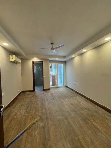 Room in 3 BHK Builder Floor at Greater Kailash I – for Rent