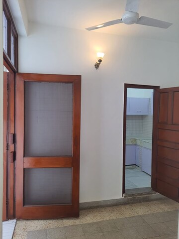 Room in 2 BHK Builder Floor at Green Park – for Rent