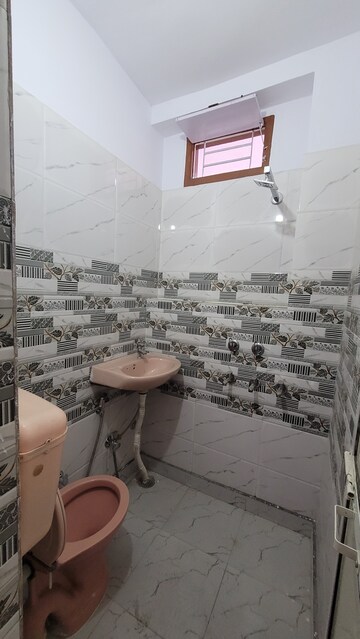 Attached Bathroom in 2 BHK Builder Floor at Dilshad Colony – for Sale