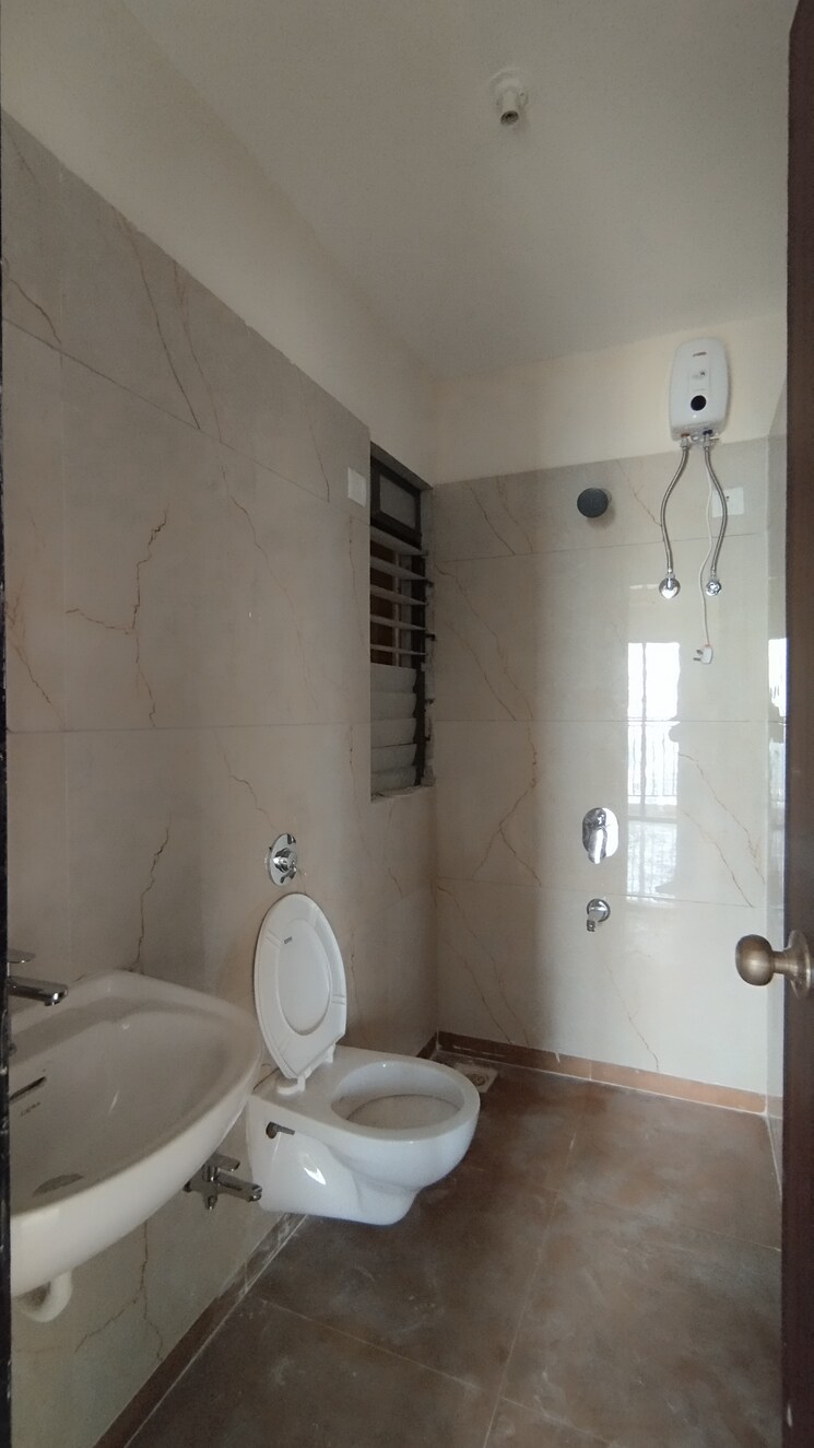 Bathroom, raunak-city-sector-4 1 Bedroom 700 Sq.Ft. Apartment In Kalyan West Thane 7999089