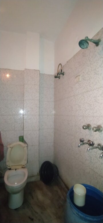 Bathroom in 1.5 BHK Builder Floor at Sector 31 – for Rent