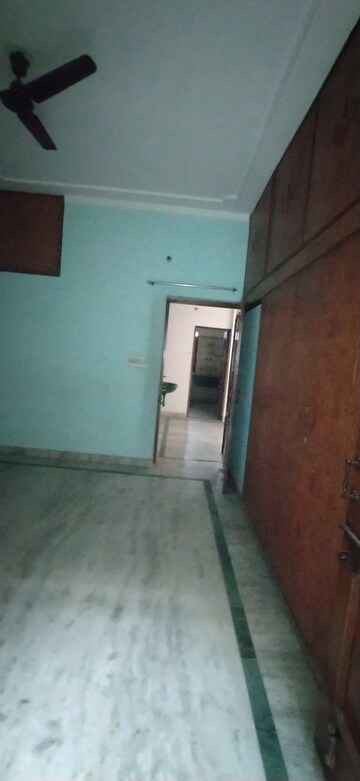 Room in 1.5 BHK Builder Floor at Sector 31 – for Rent