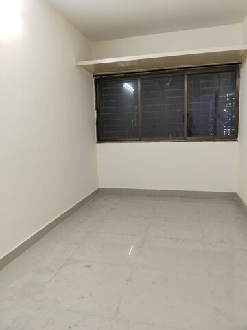 Room in 1 BHK Apartment at Siddharth Enclave Mumbai, Lower Parel – for Rent