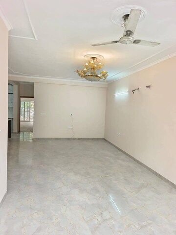 Room in 4 BHK Apartment at Emaar Emerald Floors Premier, Sector 65 – for Rent