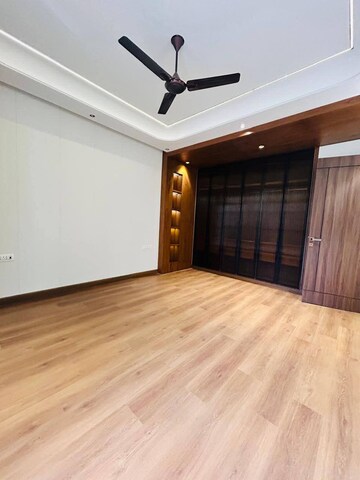 Room in 4 BHK Apartment at Bestech Park View Spa Next, Sector 67 – for Rent