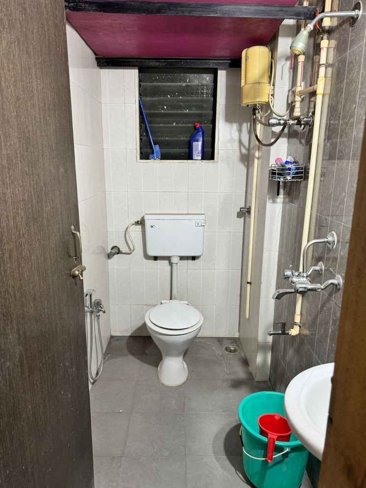 Bathroom, roshan-chs-andheri 1 Bedroom 600 Sq.Ft. Apartment In Andheri East Mumbai 7999158