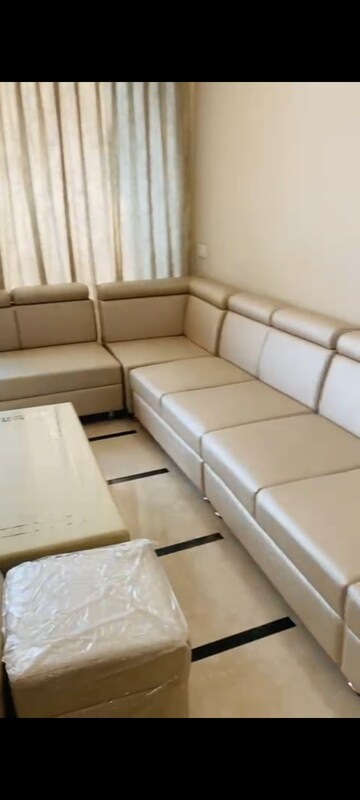 Living Room in 5 BHK Apartment at Gomti Nagar – for Rent