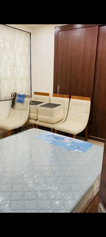 Living Room in 5 BHK Apartment at Gomti Nagar – for Rent