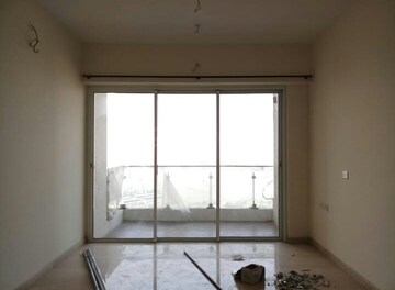 Room in 2 BHK Apartment at LnT Realty Crescent Bay, Parel – for Rent