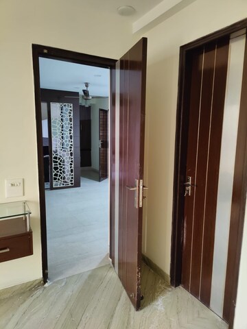 Building Lobby in 3 BHK Builder Floor at Unitech South City II, Sector 50 – for Rent