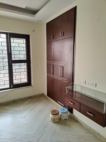 Room in 3 BHK Builder Floor at Unitech South City II, Sector 50 – for Rent