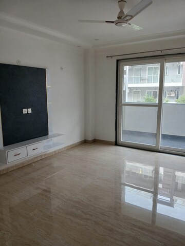 Room in 3 BHK Builder Floor at Vipul World Floors, Sector 48 – for Rent