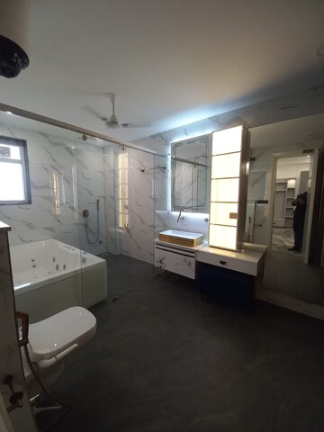 Master Bedroom in 4 BHK Builder Floor at Kibithu Homes, Sector 47 – for Rent