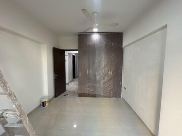 Room in 3 BHK Apartment at Aristo Pearl Residency, Prabhadevi – for Rent