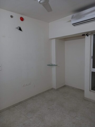 Room in 2 BHK Apartment at Lodha Amara, Kolshet Road – for Sale