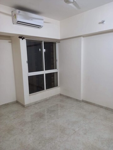 Room in 2 BHK Apartment at Lodha Amara, Kolshet Road – for Sale
