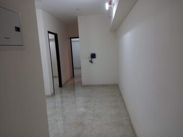 Room in 2 BHK Apartment at Lodha Amara, Kolshet Road – for Sale