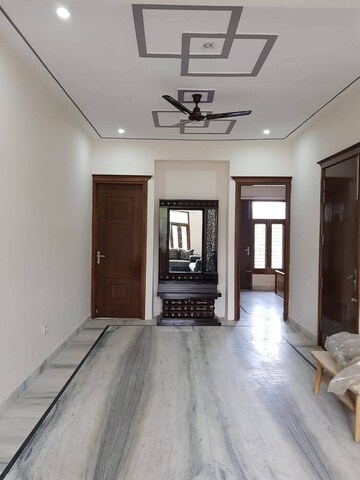 Room in 3 BHK Builder Floor at Ansal Plaza Sector-23, Sector 23 – for Rent