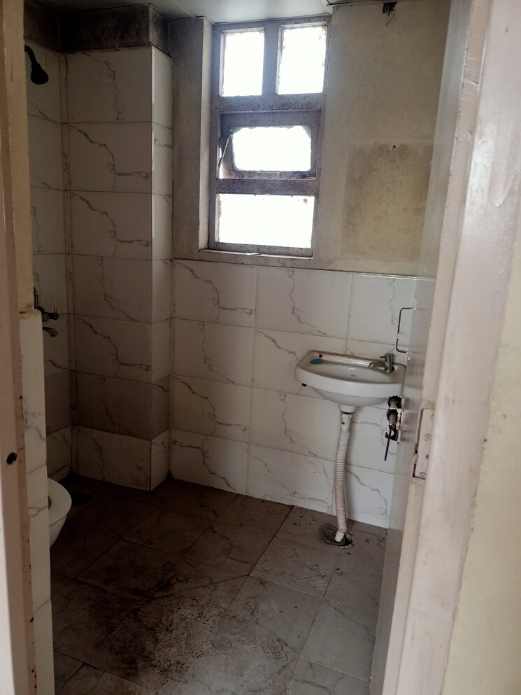 Bathroom, auric-city-homes 3 Bedroom 672 Sq.Ft. Apartment In Sector 82 Faridabad 7999344