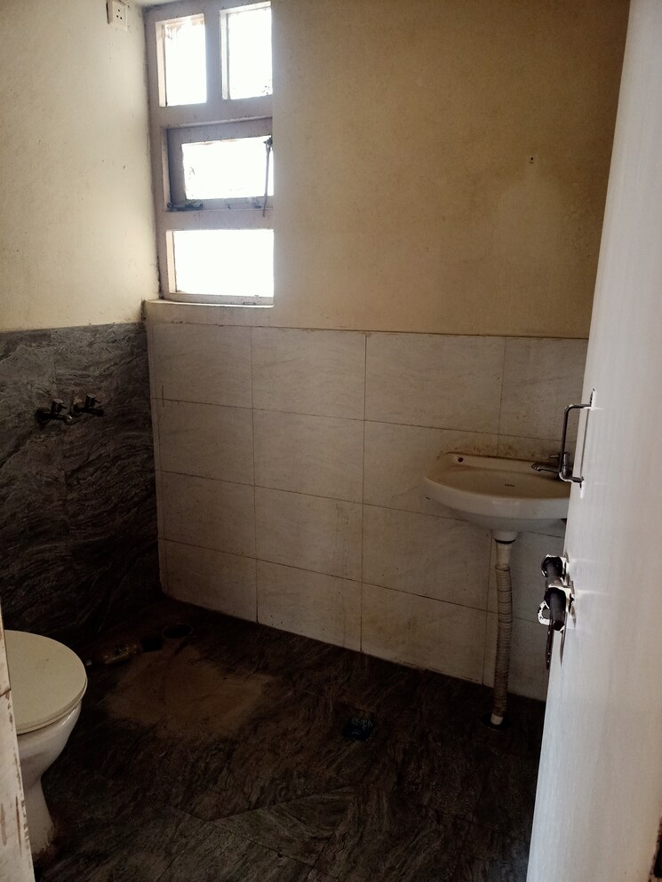 Bathroom, auric-city-homes 3 Bedroom 672 Sq.Ft. Apartment In Sector 82 Faridabad 7999344