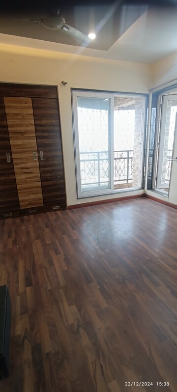 Room in 3 BHK Apartment at Nerul – for Sale