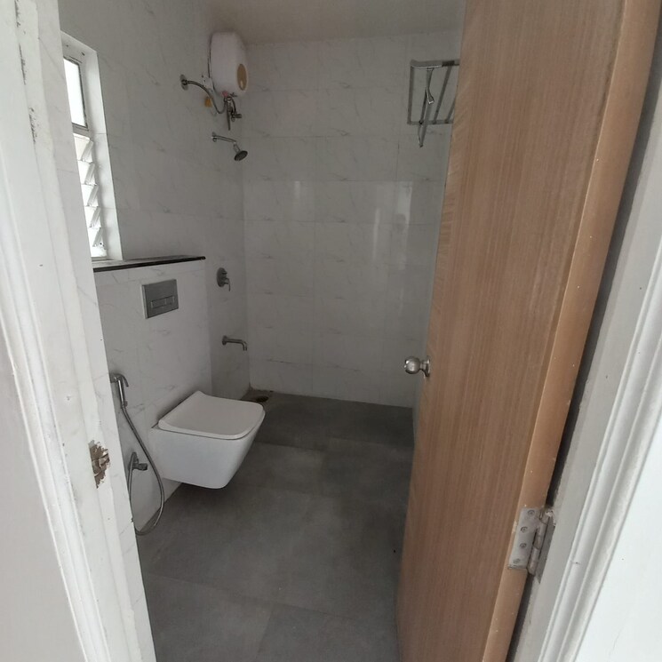 Bathroom, kumar-piccadilly 2 Bedroom 811 Sq.Ft. Apartment In Wakad Pune 7999378