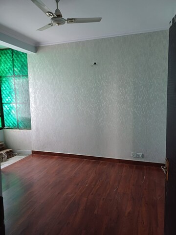 Room in 4 BHK Builder Floor at Unitech South City II, Sector 50 – for Rent