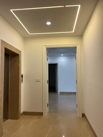 Building Lobby in 4 BHK Builder Floor at Unitech South City II, Sector 50 – for Rent