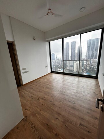 Room in 4 BHK Apartment at Rustomjee Crown, Prabhadevi – for Rent