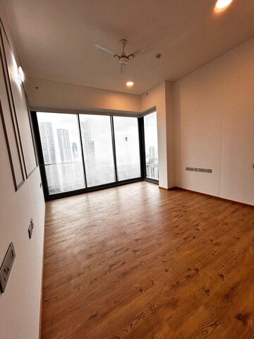 Room in 4 BHK Apartment at Rustomjee Crown, Prabhadevi – for Rent