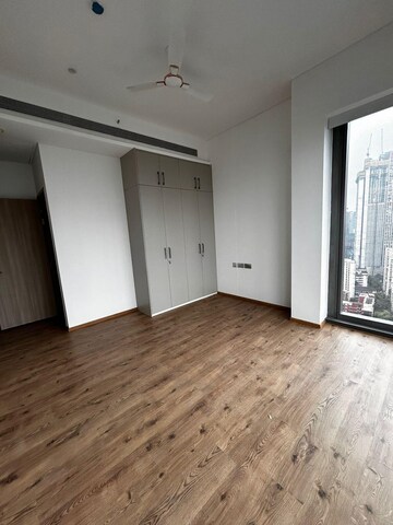 Room in 4 BHK Apartment at Rustomjee Crown, Prabhadevi – for Rent