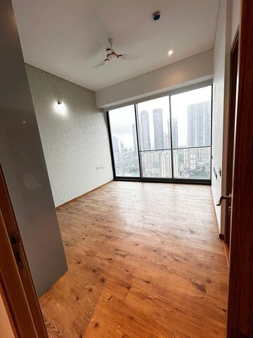 Room in 4 BHK Apartment at Rustomjee Crown, Prabhadevi – for Rent