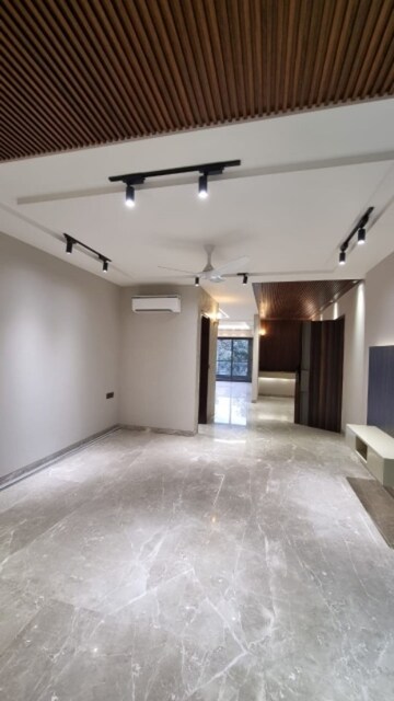 Room in 3 BHK Builder Floor at Sector 95 – for Sale