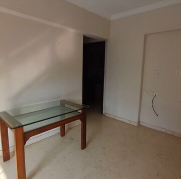 Room in 3 BHK Apartment at Uday Bhanu, Santacruz West – for Rent