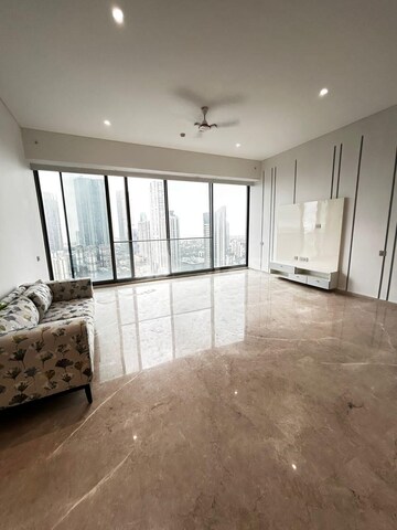 Room in 5 BHK Apartment at Rustomjee Crown, Prabhadevi – for Rent