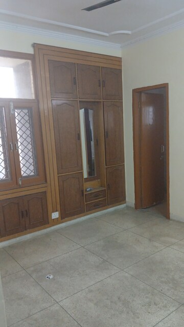 Furnished Amenities in 2 BHK Apartment at Purvanchal Mecon, Sector 62 – for Rent