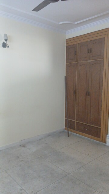 Room in 2 BHK Apartment at Purvanchal Mecon, Sector 62 – for Rent