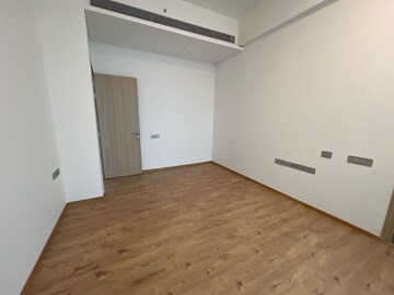 Room in 4 BHK Apartment at Rustomjee Crown, Prabhadevi – for Rent