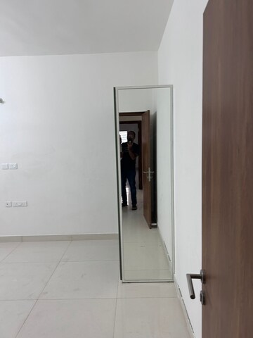 Room in 3.5 BHK Apartment at Prestige Tranquil, Kokapet – for Rent